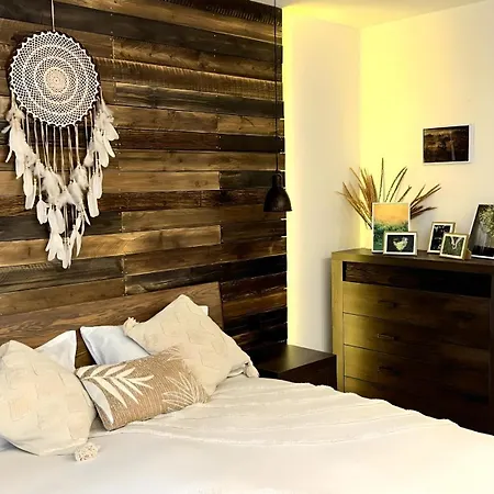 Historic Charm - Cozy Nordic Retreat In Time-honored Residency Apartman